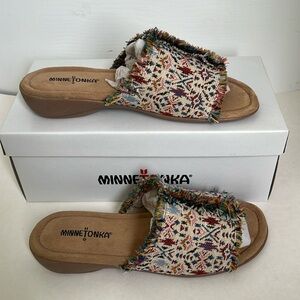 Minnetonka Needlepoint slide/sandal